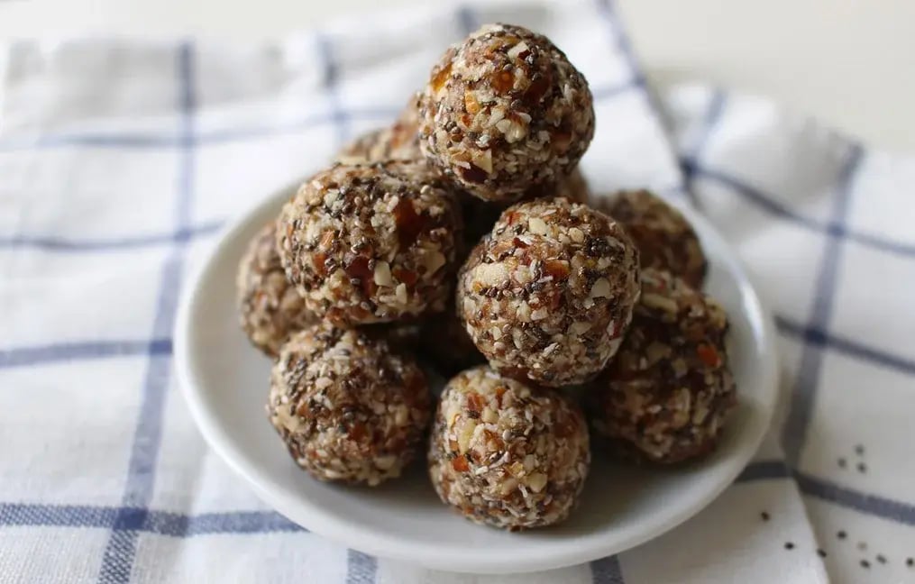 oats-and-nuts-energy-balls