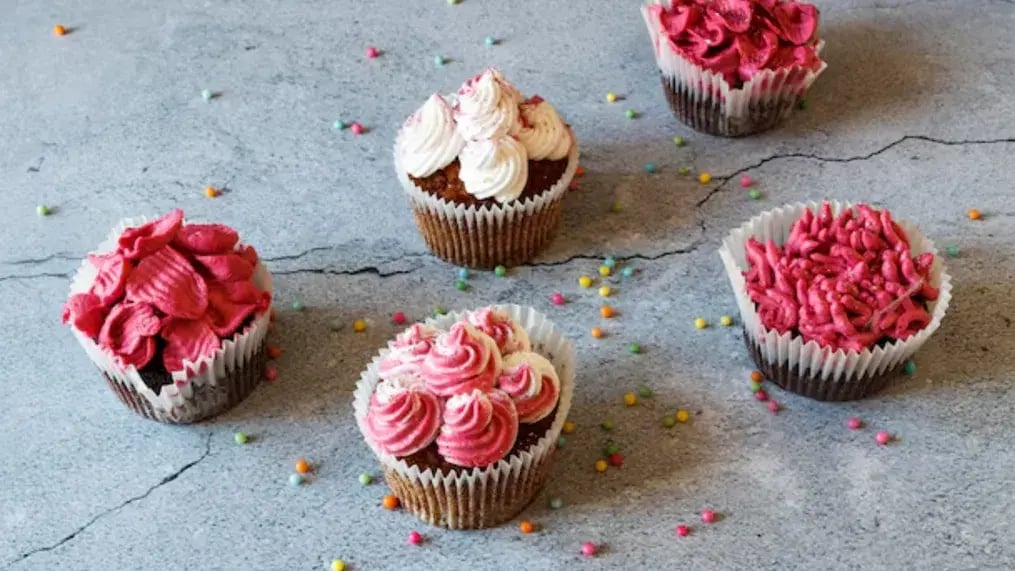 8 Types of Cupcake Designs To Try For Your Next New Year Party