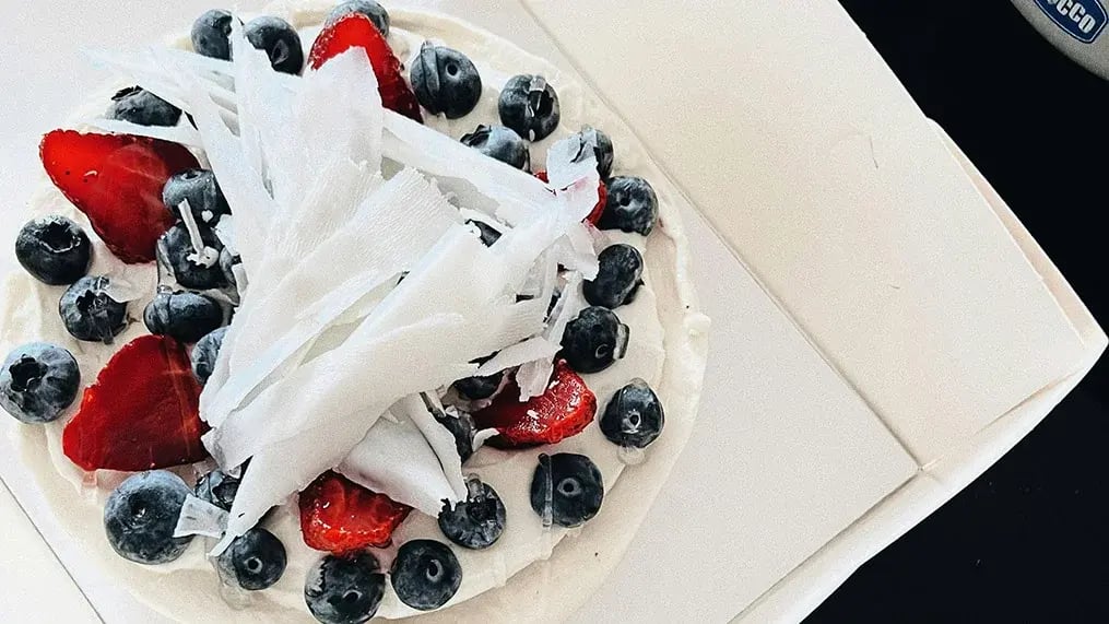 Fresh and Fruity: Sweet Recipes Bursting with Flavor - Mixed Berry Pavlova