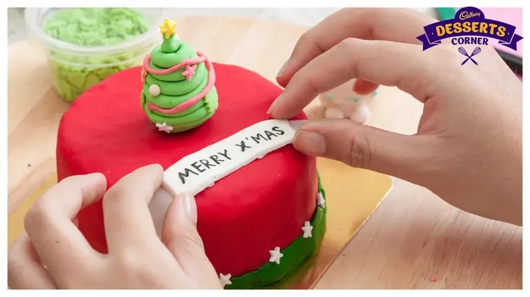 From Snowmen to Candy Canes: 6 Interesting Christmas Fondant Cake Designs