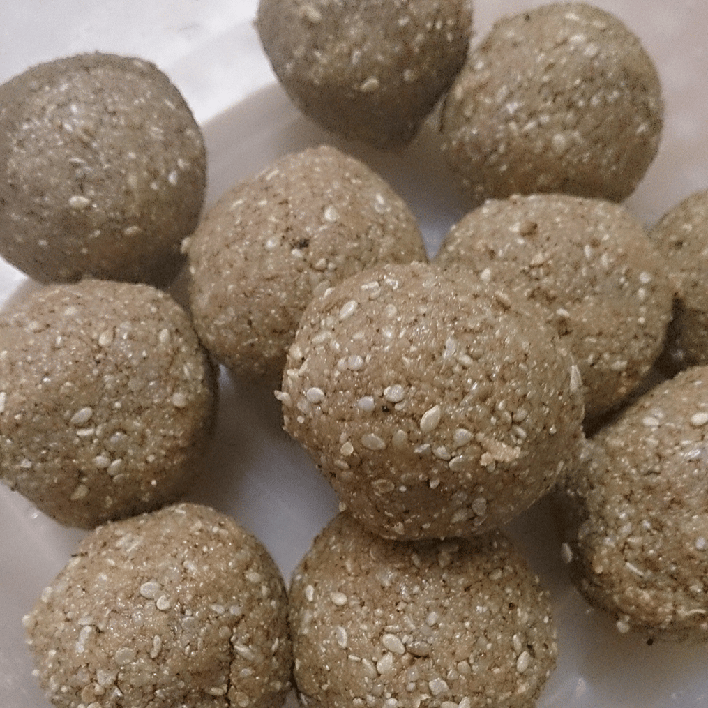 Til-ka-laddoo