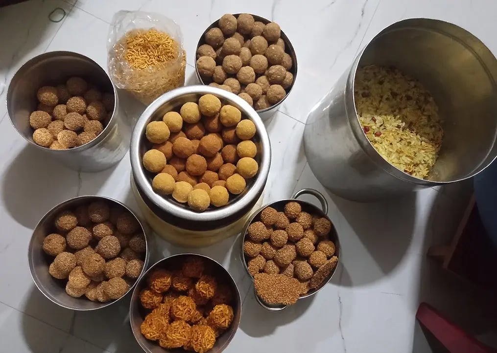 besan-laddoos-4