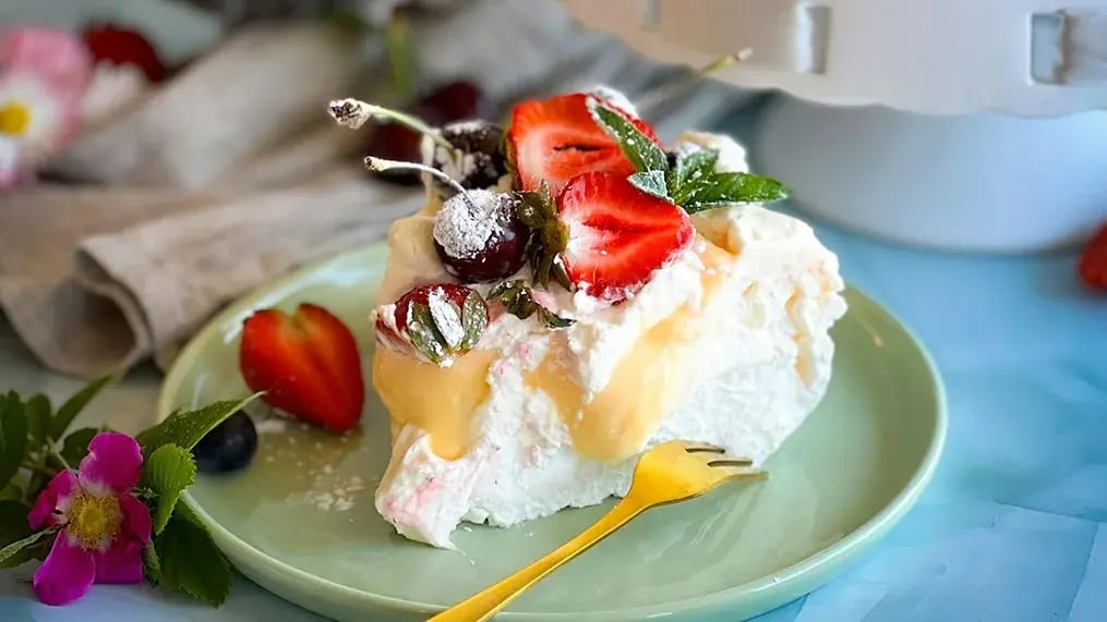 strawberry-pavlova