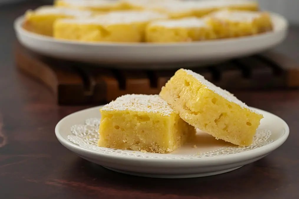 Refreshing vegan lemon bars to satisfy your sweet tooth - Homemade Lemon Bar