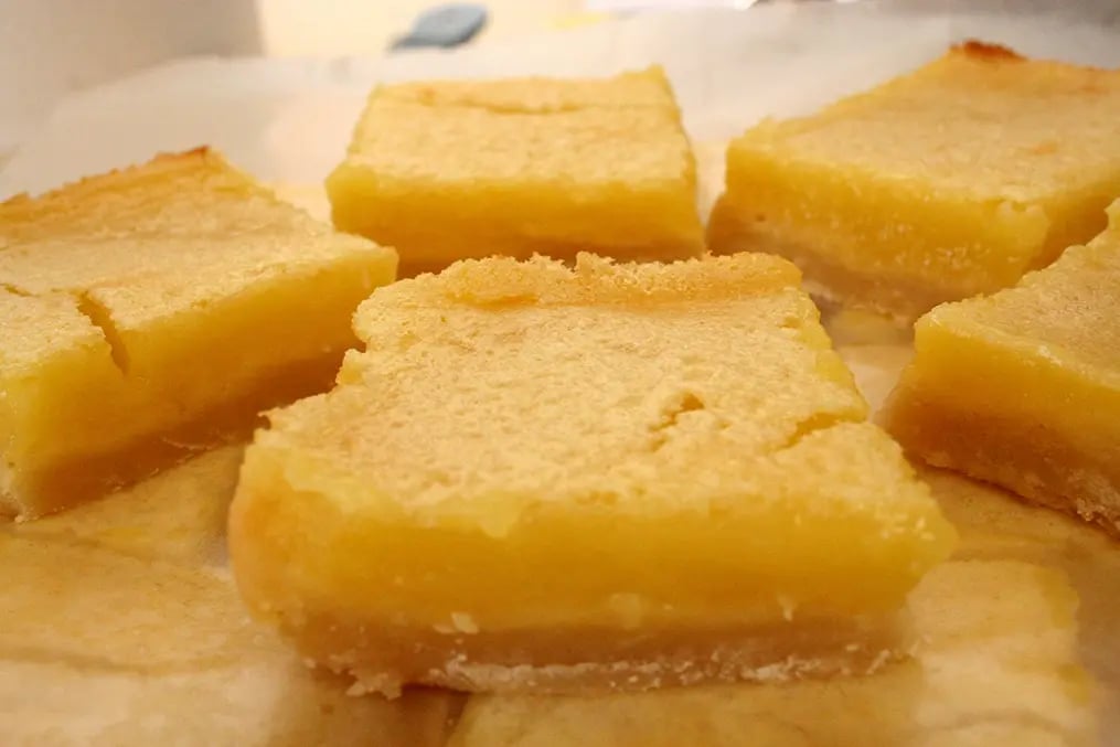 Refreshing vegan lemon bars to satisfy your sweet tooth - Lemon Bars