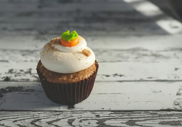 Simple Pineapple Dessert Recipes: Hummingbird Cupcake, Watergate Salad