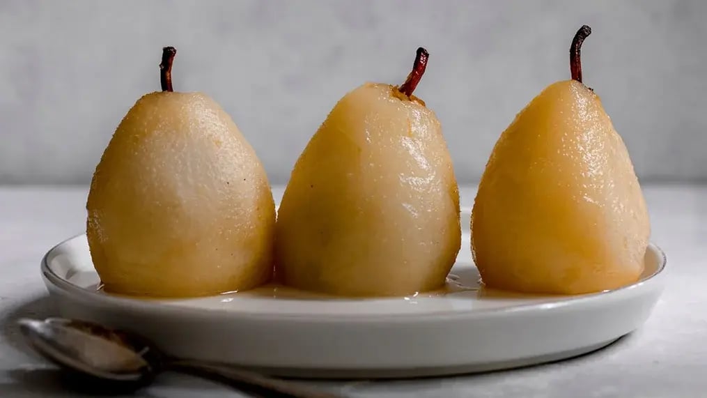 poached-pears-with-cream