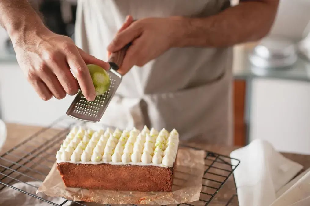 To assemble the Lemon Curd Topping