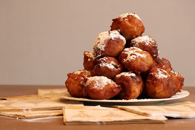 This Guide, among the most delicious dessert recipes, Teaches You How To Make Oliebollen, A Dutch NYE Special