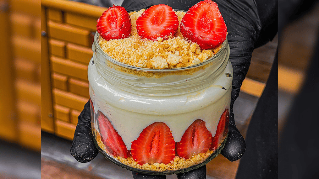 strawberry-cheesecake-jars