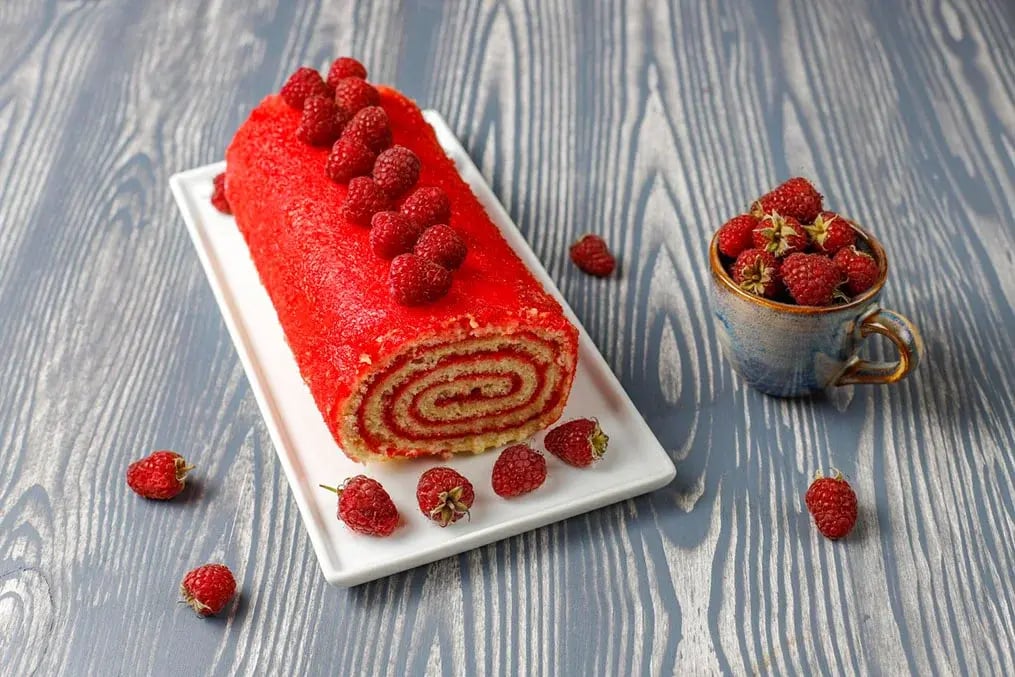 Strawberry Roulade – Piglet