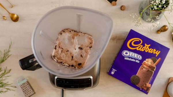 peanut-butter-and-nutmeg-oreo-milkshake-step-2