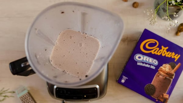 peanut-butter-and-nutmeg-oreo-milkshake-step-4