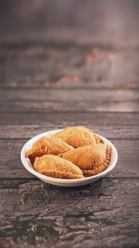 Goan Nevri Recipe: Sweet Pastries Filled With Coconut And Poppy Seeds