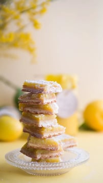 Honeyed Lemon Bars: Tangy and Sweet Citrus Delight