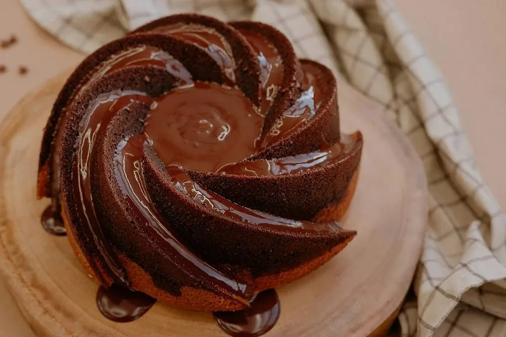 Rich Chocolate Bundt Cake with Forsting