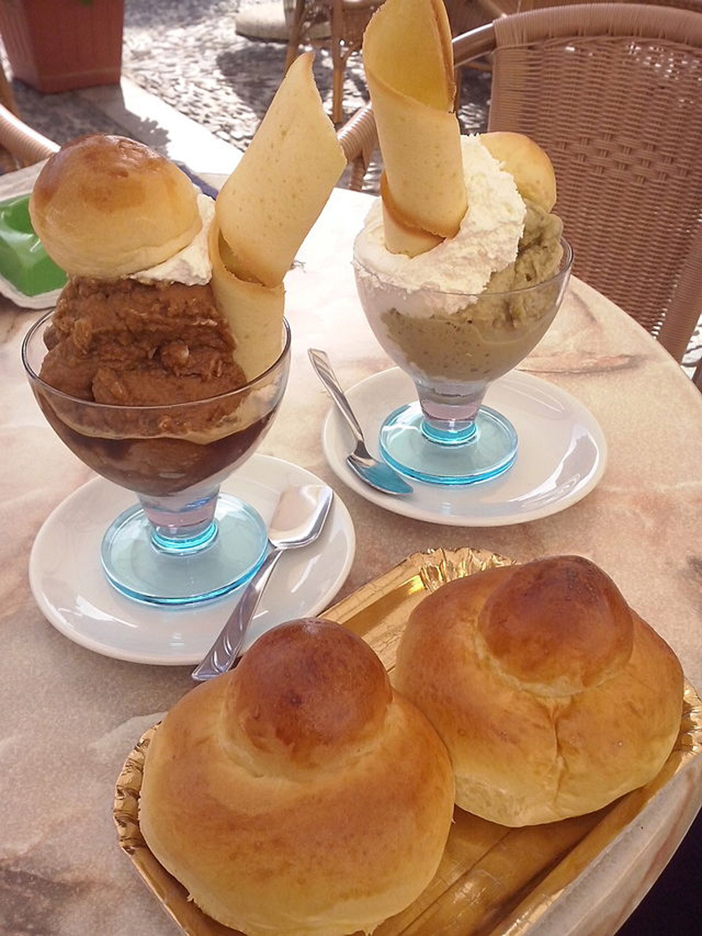 Granita-con-Brioche