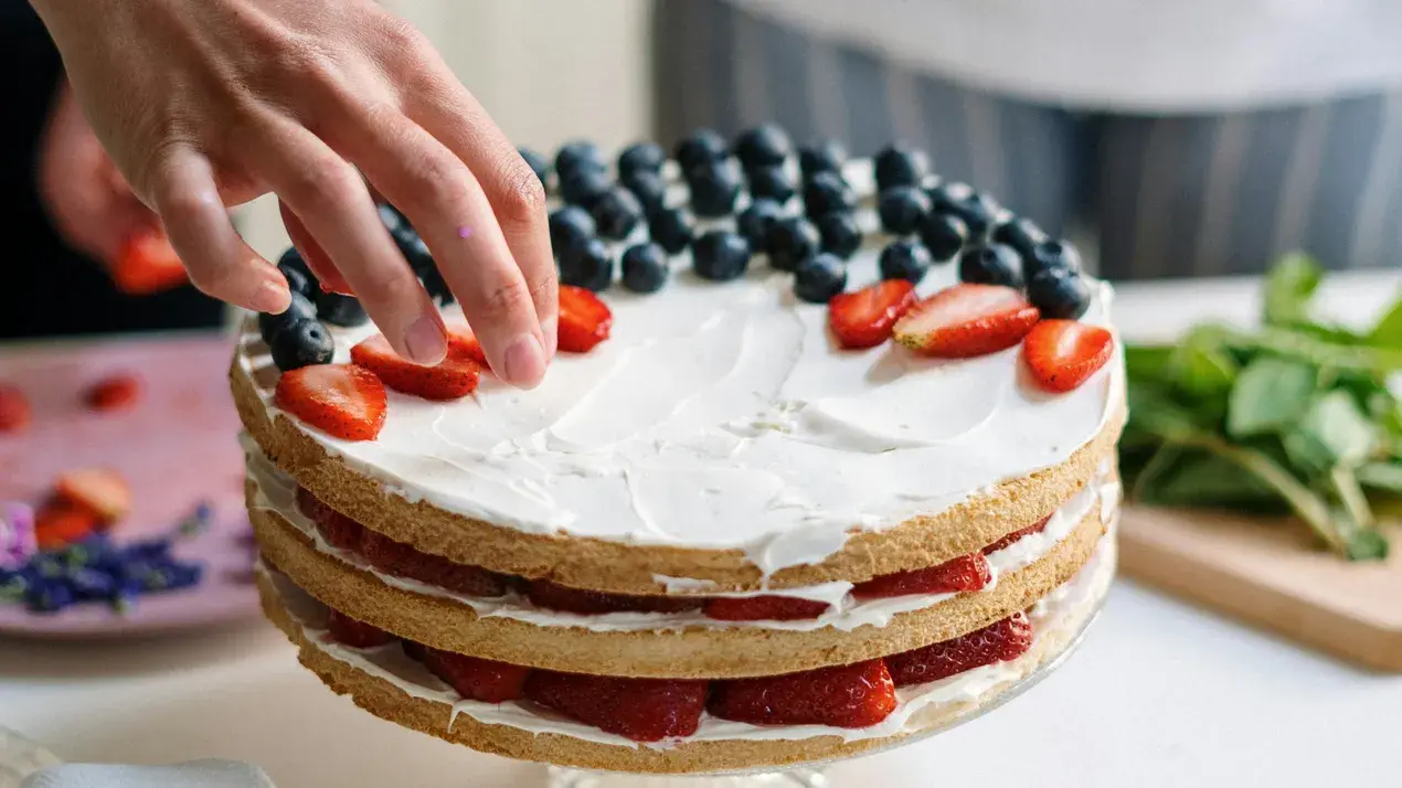 Cherish the goodness of berries in your cakes