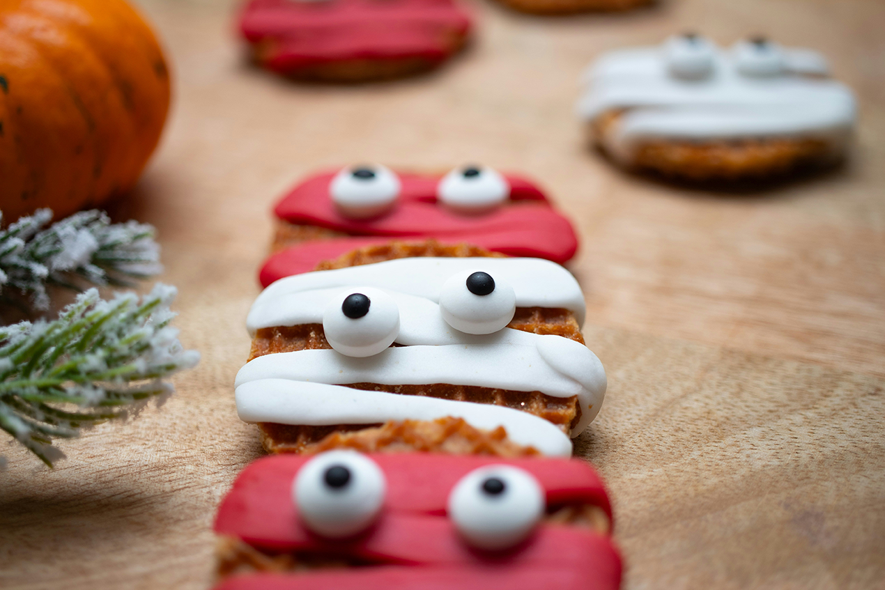 Halloween Desserts: Easy Simple Recipes Like Mummy Cookies and Monster Cupcakes