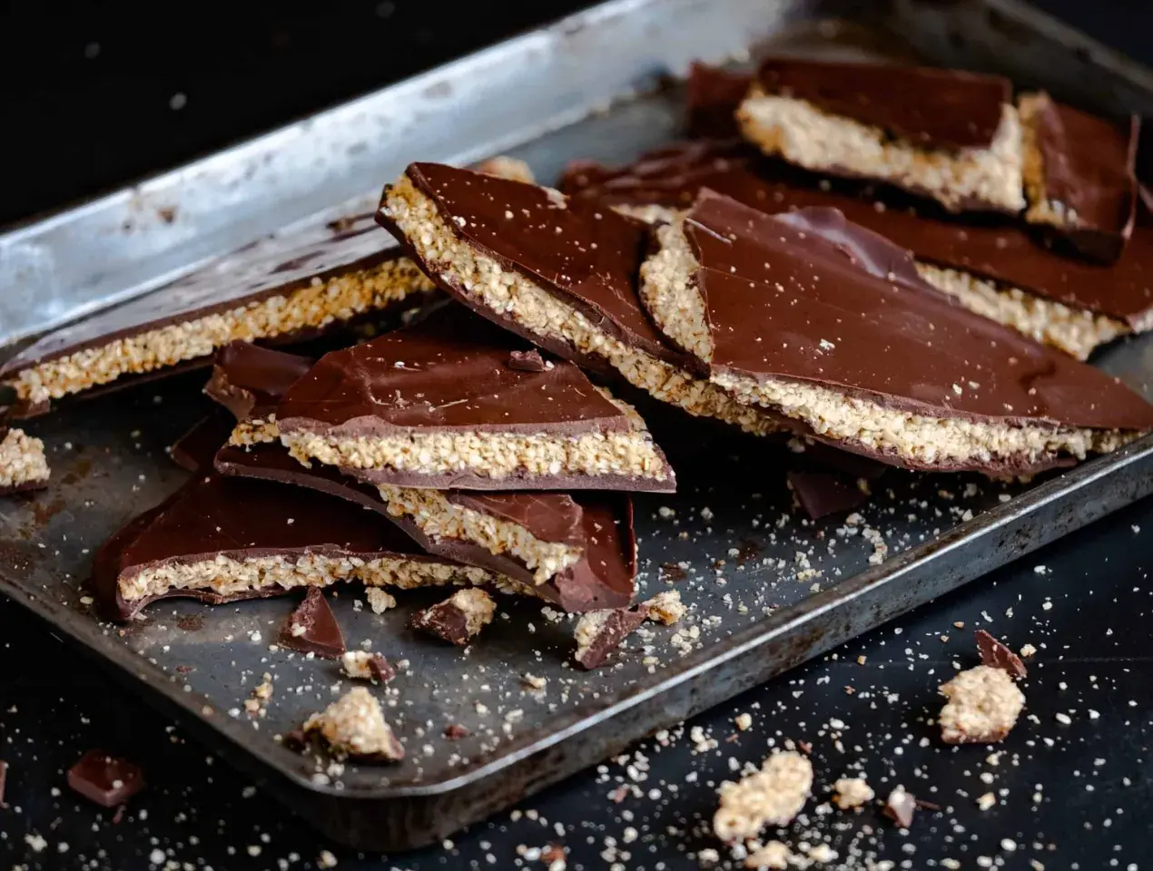 How to Make Chocolate-Coated Sesame Brittle with a Traditional Touch