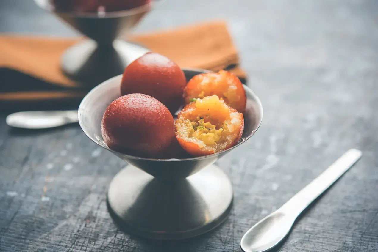 How to Master the Art of Making Gulab Jamun Trifle for Holi Feasts