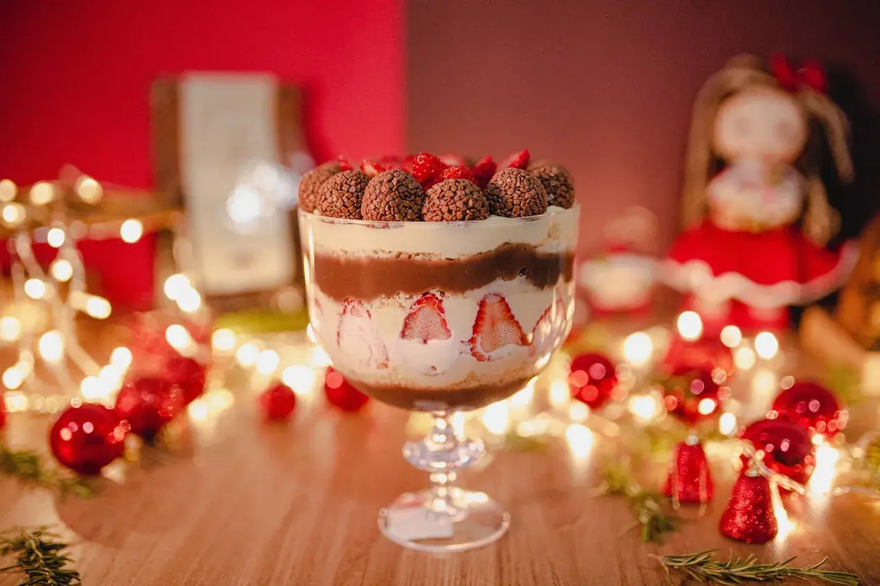 Layer It Up: Droolworthy Trifle Ideas with Fresh Strawberries